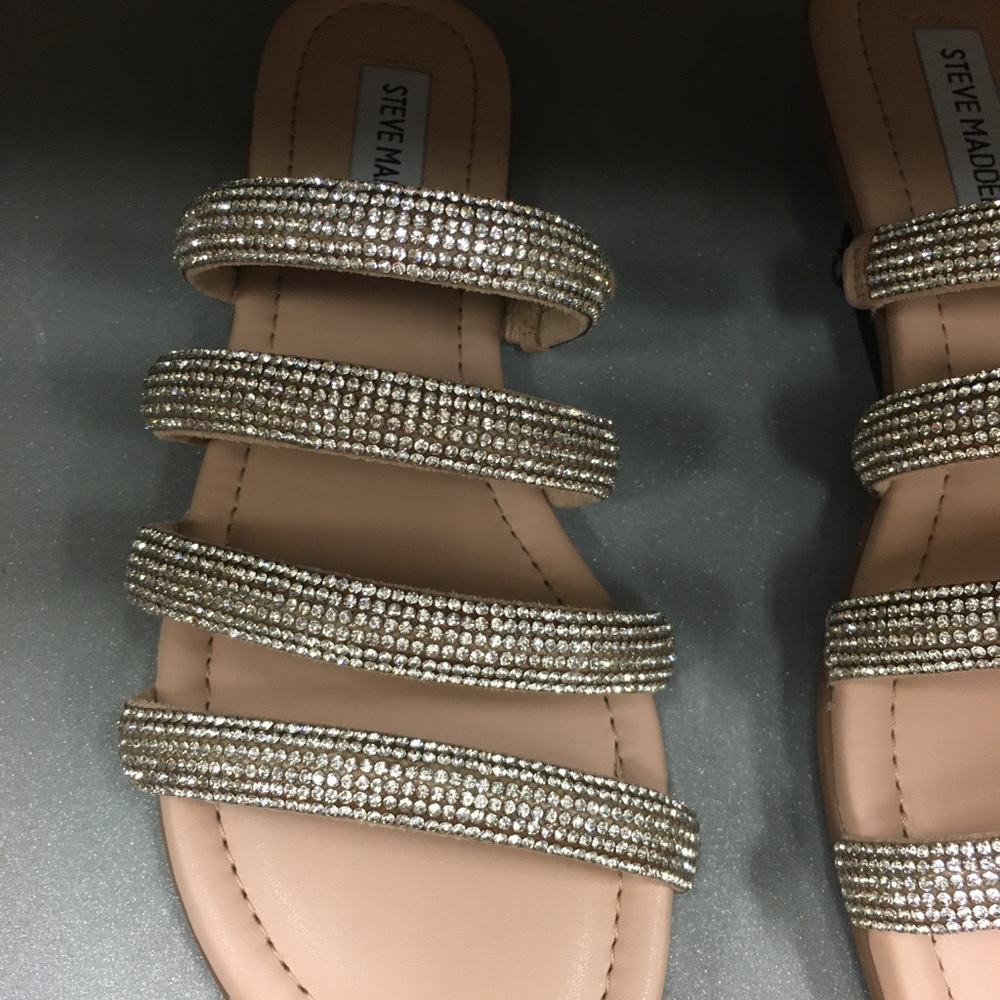 Beautiful Steve Madden triple strap rhinestone sandals - Picture 3 of 5